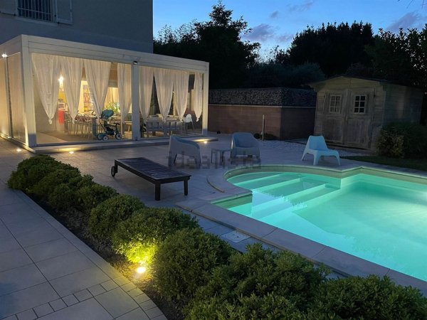 casa indipendente in vendita a Cascina