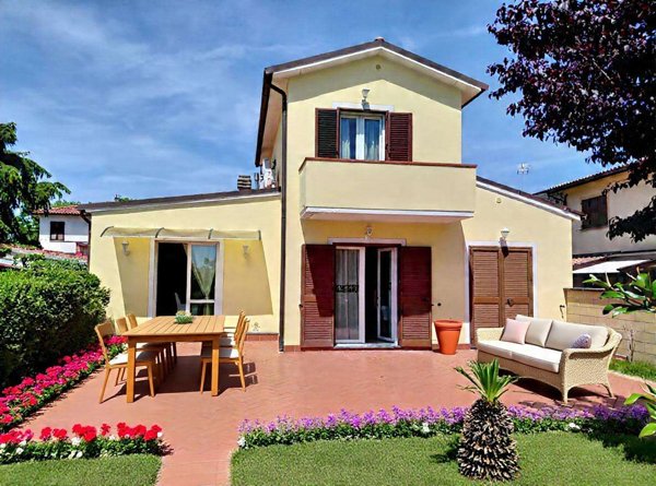 casa indipendente in vendita a Cascina