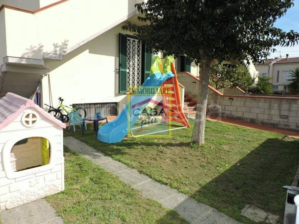 casa indipendente in vendita a Cascina in zona San Lorenzo a Pagnatico