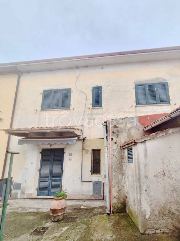 casa indipendente in vendita a Cascina in zona Navacchio