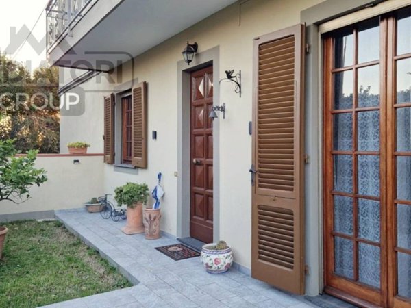 casa indipendente in vendita a Cascina in zona Latignano