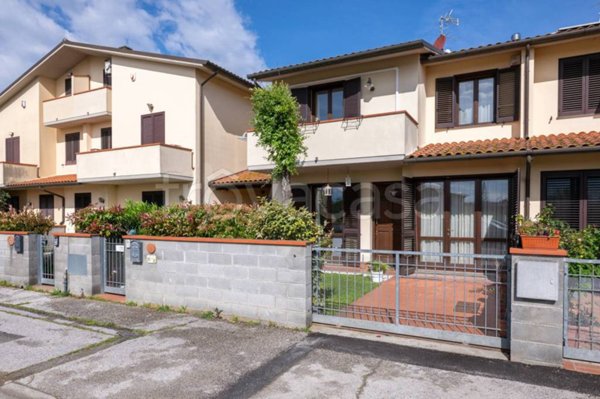 casa indipendente in vendita a Cascina