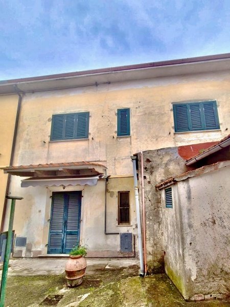 casa indipendente in vendita a Cascina in zona Navacchio