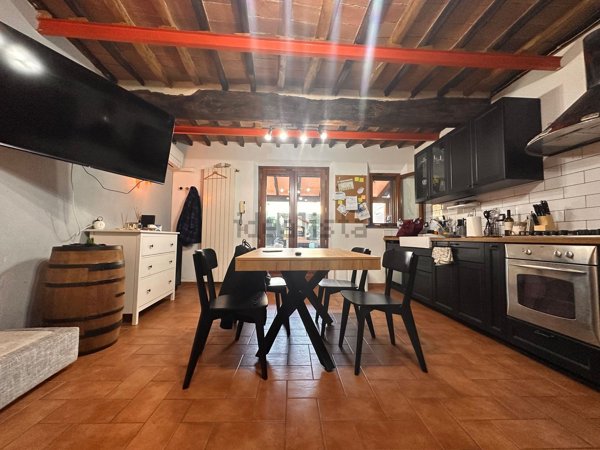 casa indipendente in vendita a Cascina