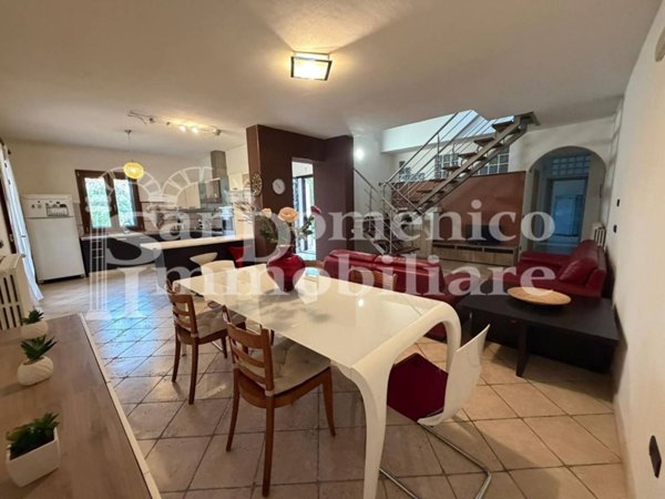 casa indipendente in vendita a Cascina in zona Visignano