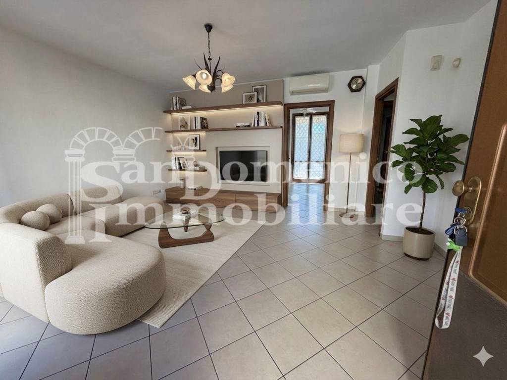 casa indipendente in vendita a Cascina