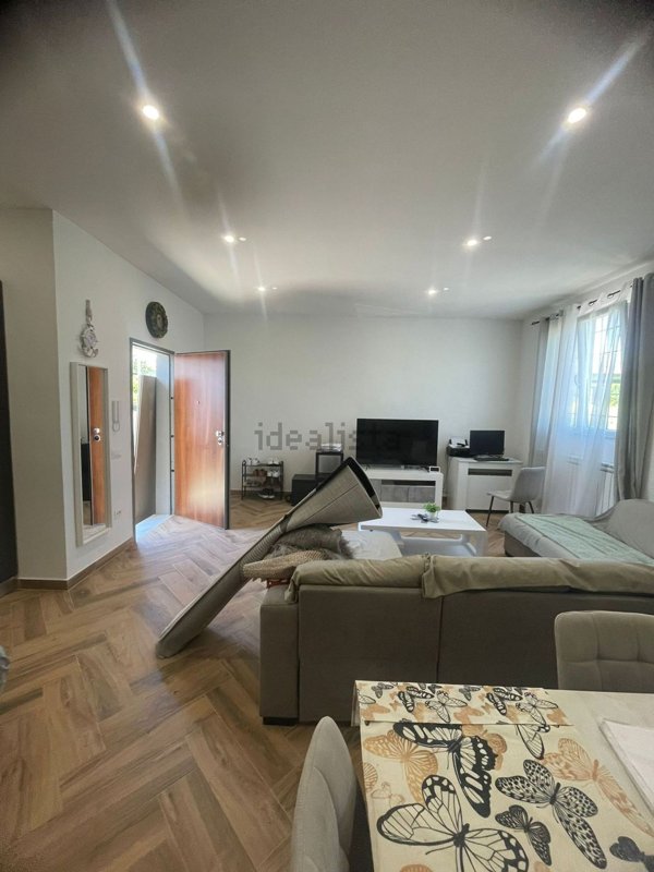 casa indipendente in vendita a Cascina