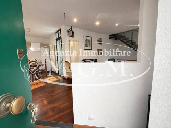 casa indipendente in vendita a Cascina