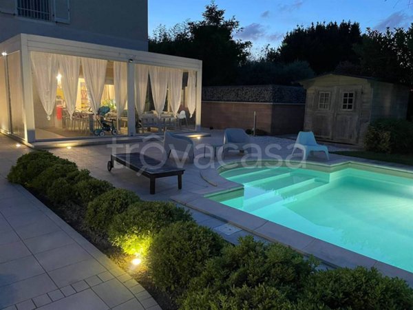 casa indipendente in vendita a Cascina in zona Titignano