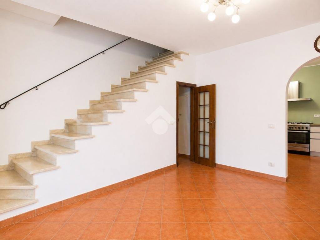casa indipendente in vendita a Cascina