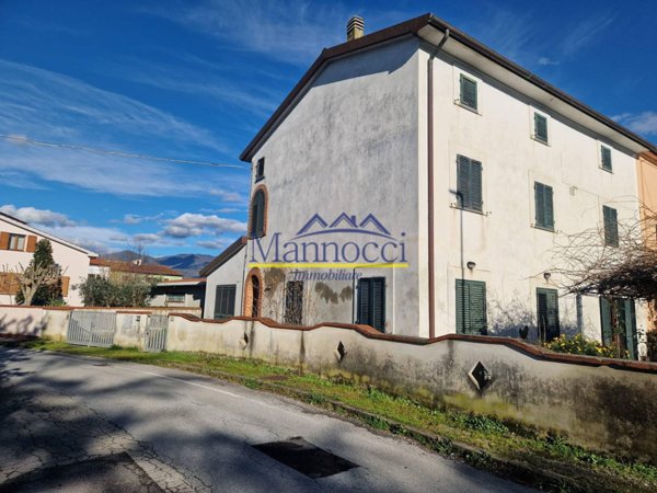 casale in vendita a Cascina in zona San Lorenzo alle Corti