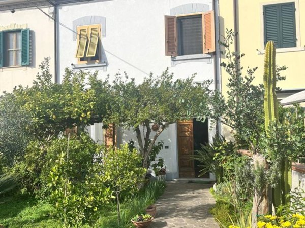 casa indipendente in vendita a Cascina in zona San Lorenzo alle Corti