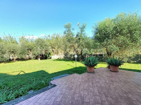 casa indipendente in vendita a Cascina in zona Visignano