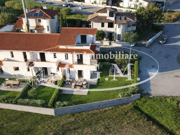 casa indipendente in vendita a Cascina