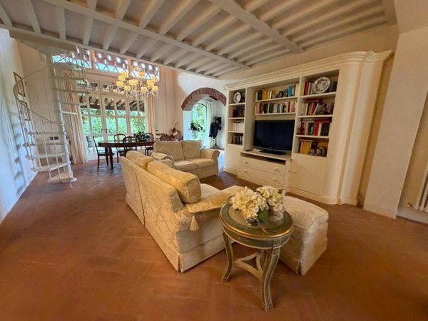 casa indipendente in vendita a Cascina in zona Navacchio