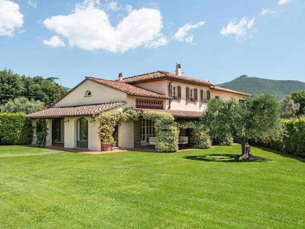 casa indipendente in vendita a Cascina in zona Navacchio