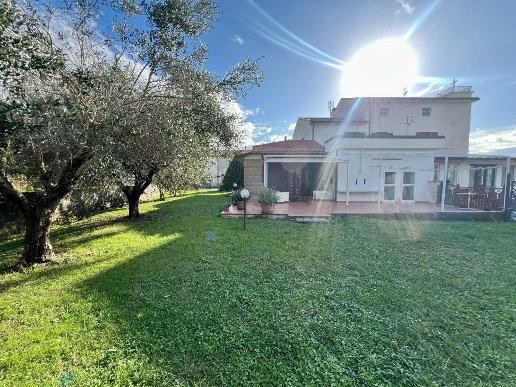 casa indipendente in vendita a Cascina in zona Visignano