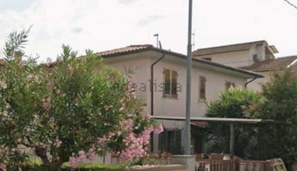casa indipendente in vendita a Cascina