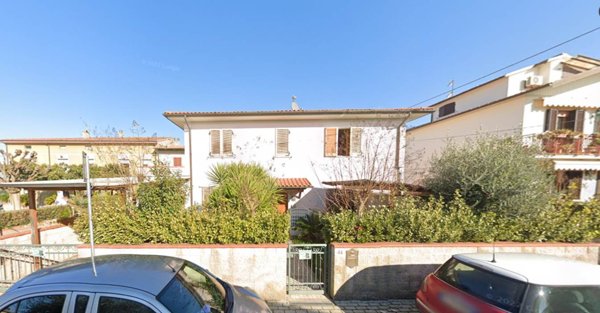casa indipendente in vendita a Cascina