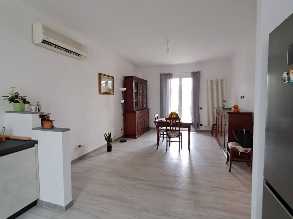casa indipendente in vendita a Cascina