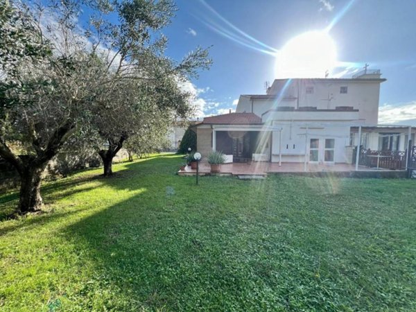 casa indipendente in vendita a Cascina in zona Ripoli
