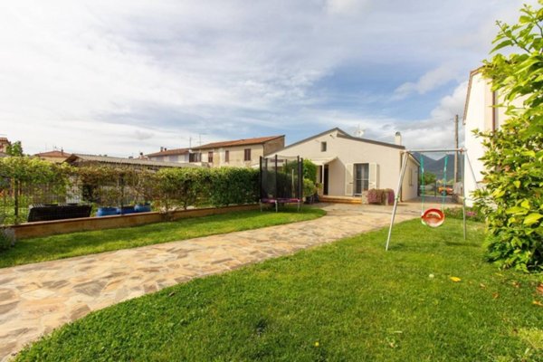 casa indipendente in vendita a Cascina in zona Navacchio
