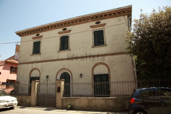 casa indipendente in vendita a Cascina in zona Latignano