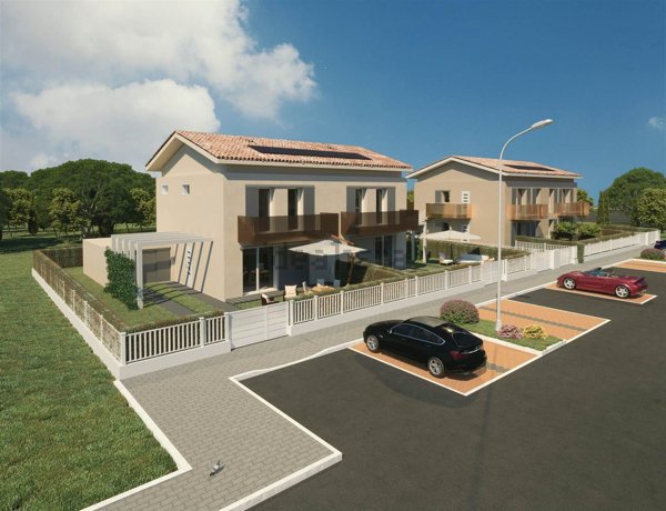 casa indipendente in vendita a Cascina