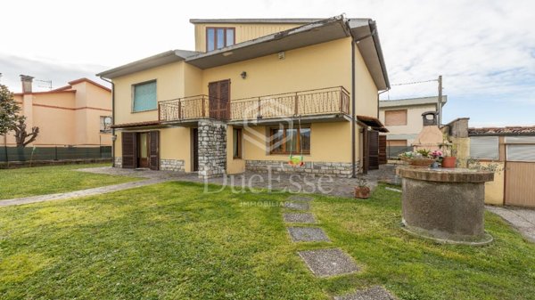 casa indipendente in vendita a Cascina