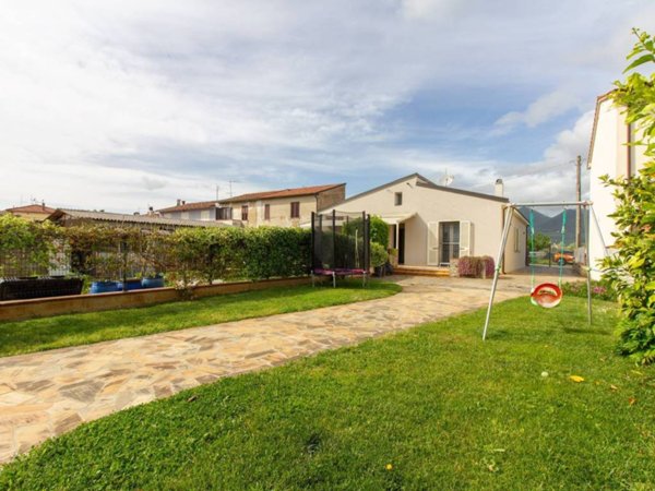 casa indipendente in vendita a Cascina in zona Navacchio