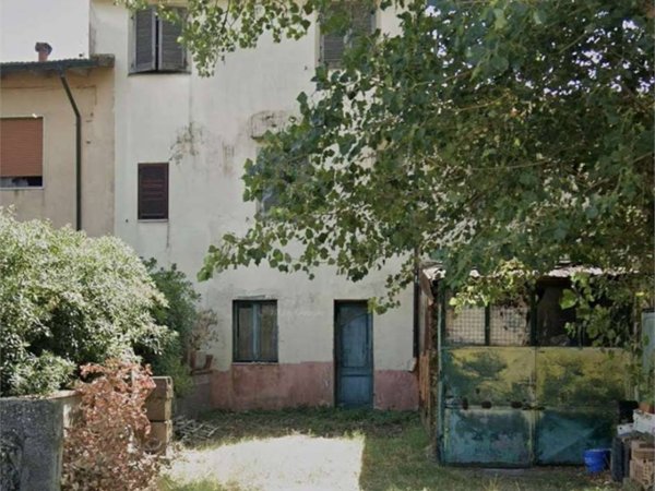 casa indipendente in vendita a Cascina in zona Latignano