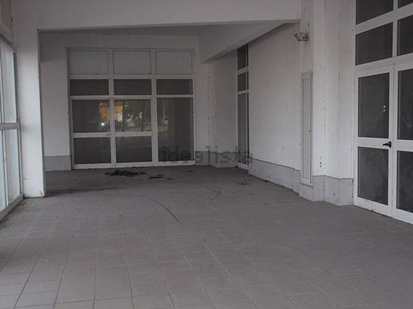 casale in vendita a Cascina