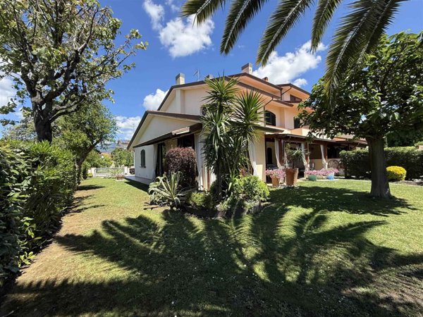 casa indipendente in vendita a Cascina in zona Casciavola
