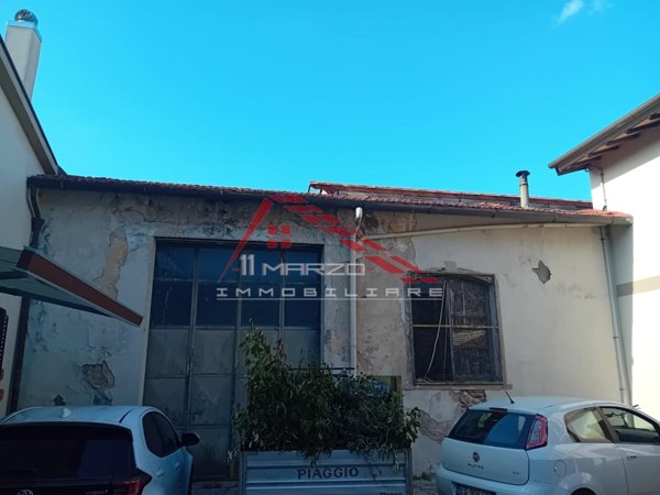 casale in vendita a Cascina