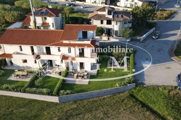 casa indipendente in vendita a Cascina
