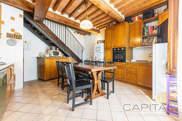 casa indipendente in vendita a Cascina