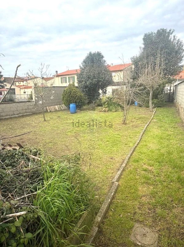 casa indipendente in vendita a Cascina