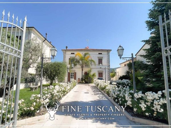 casa indipendente in vendita a Cascina