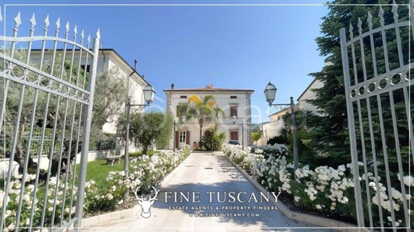 casa indipendente in vendita a Cascina