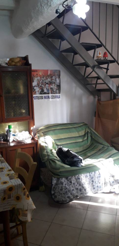 casa indipendente in vendita a Cascina in zona Latignano