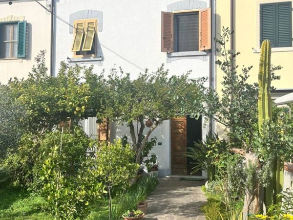 casa indipendente in vendita a Cascina in zona Navacchio