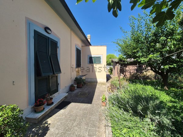 casa indipendente in vendita a Cascina