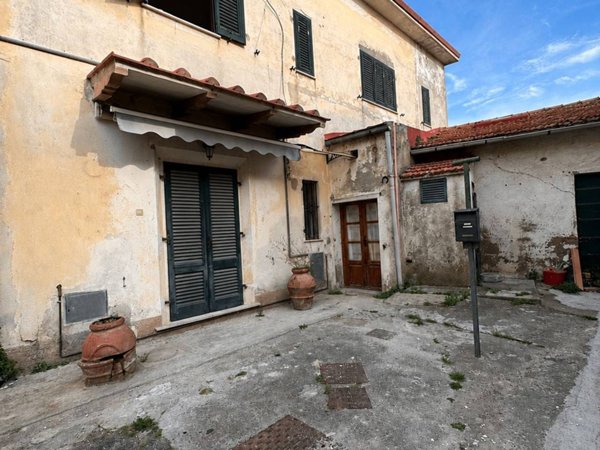 casa indipendente in vendita a Cascina