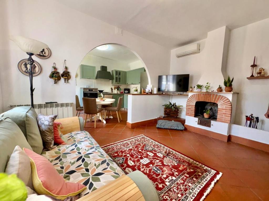 casa indipendente in vendita a Cascina in zona Navacchio