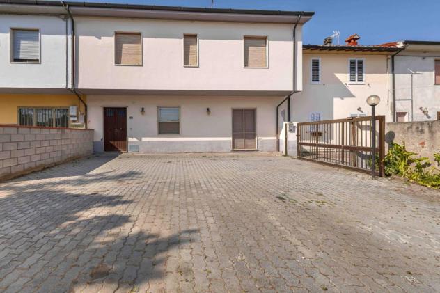 casa indipendente in vendita a Cascina in zona San Lorenzo a Pagnatico