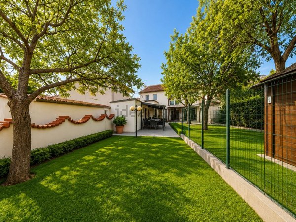 casa indipendente in vendita a Cascina