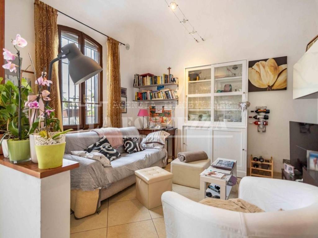 casa indipendente in vendita a Cascina in zona Titignano