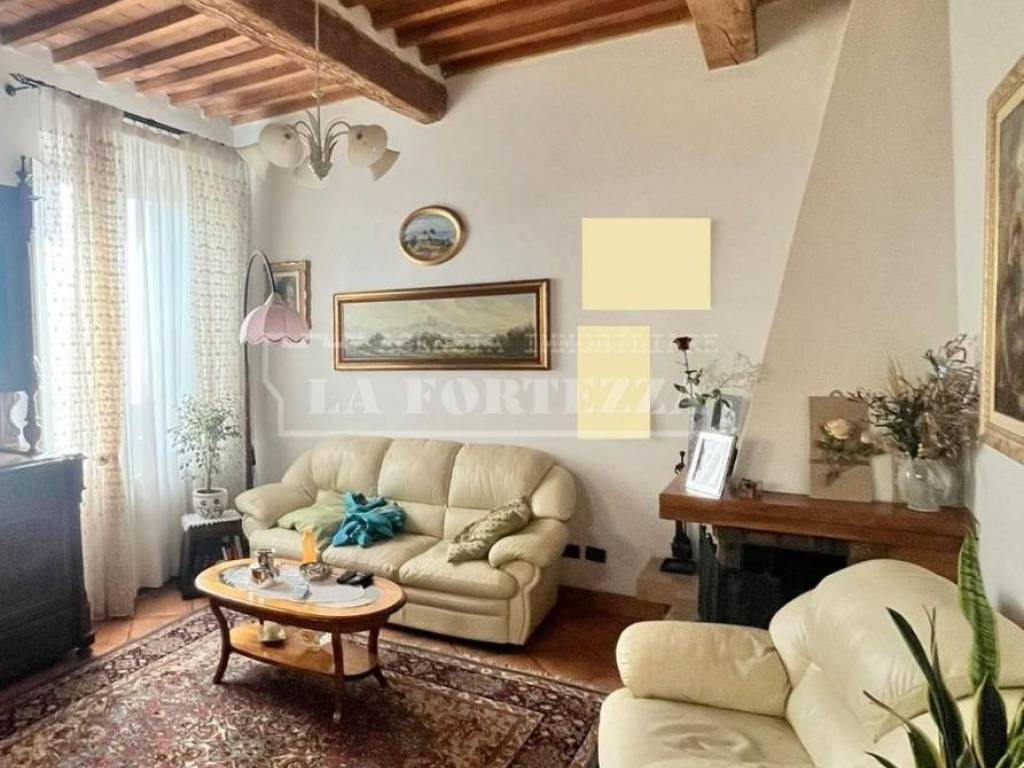 casa indipendente in vendita a Cascina in zona Navacchio