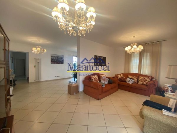 casa indipendente in vendita a Cascina in zona Titignano
