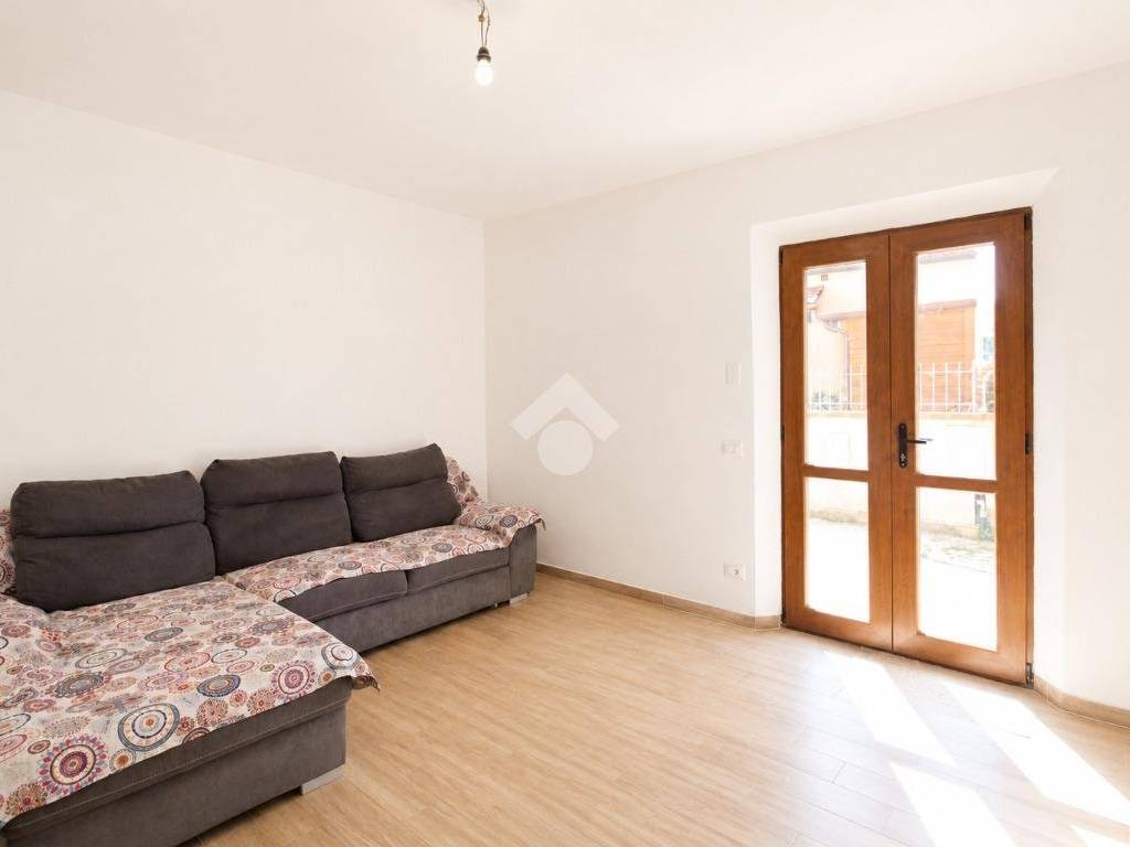 casa indipendente in vendita a Cascina in zona Marciana